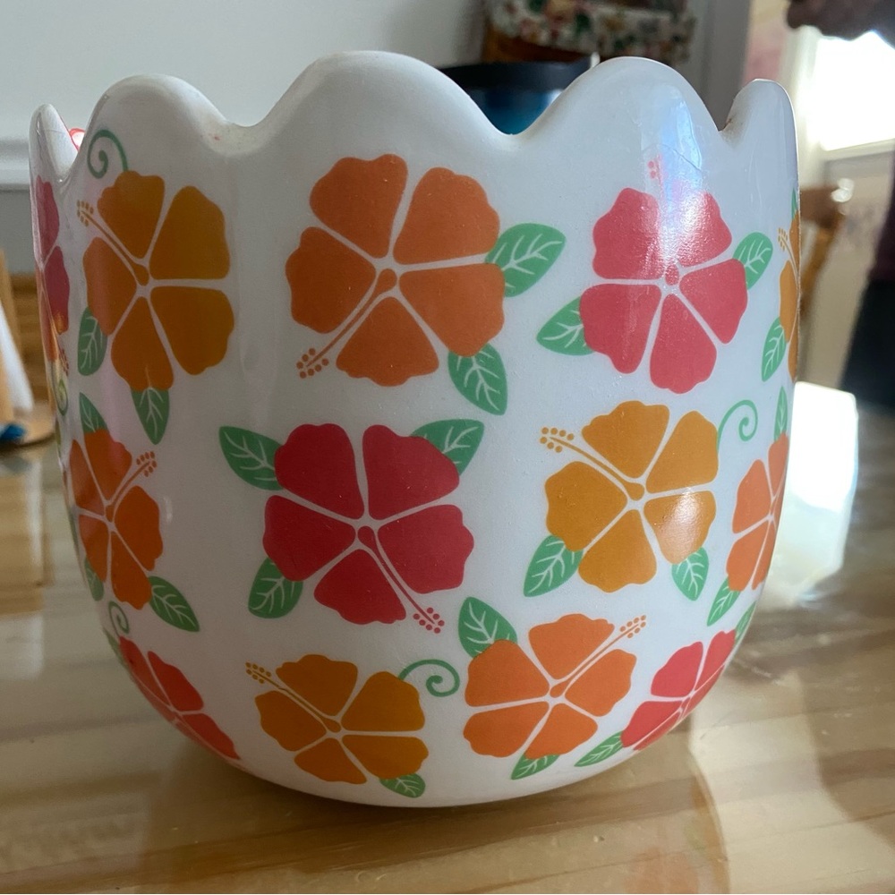 Floral Scalloped Edge Planter
